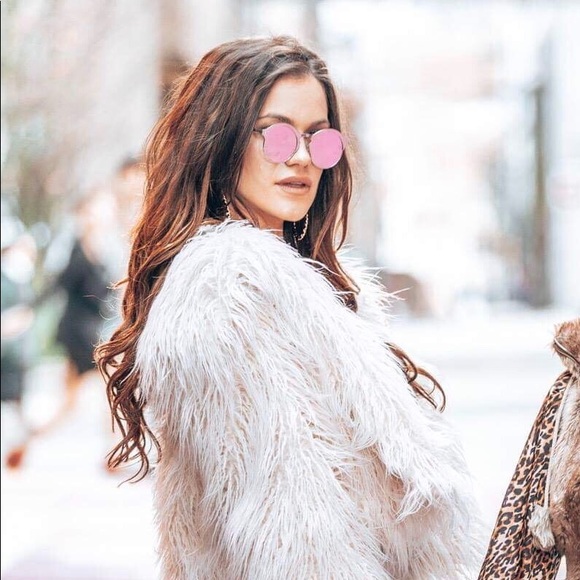 Meet your Posher, Jenna - Picture 1 of 1